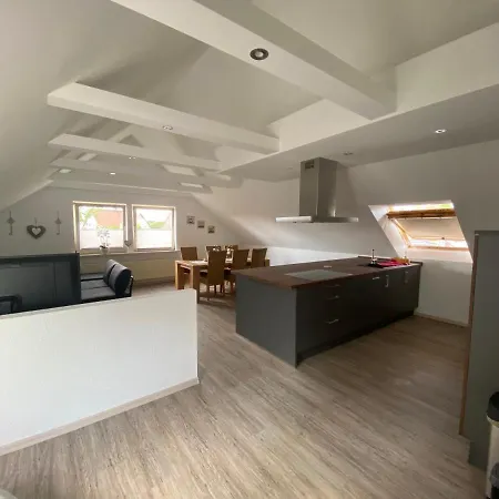 Traumhafte Dachgeschosswohnung Διαμέρισμα *