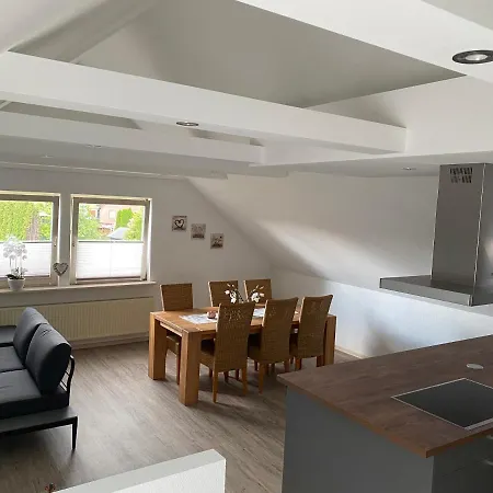 Traumhafte Dachgeschosswohnung Апартаменты *