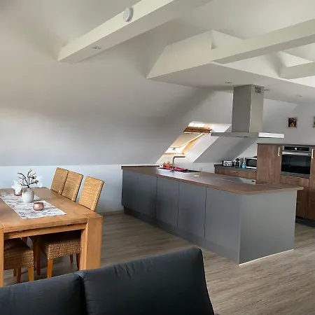 Апартаменты Traumhafte Dachgeschosswohnung Кёнигслуттер-ам-Эльм